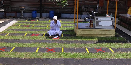 Pura Kerta Jaya Tangerang Terapkan Physical Distancing