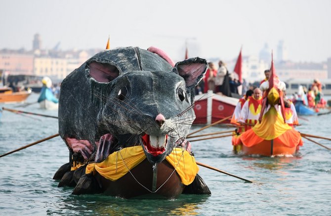 parade perahu di karnaval venesia