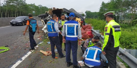 Kecelakaan Antar Truk di Tol Semarang, Satu Sopir Meninggal