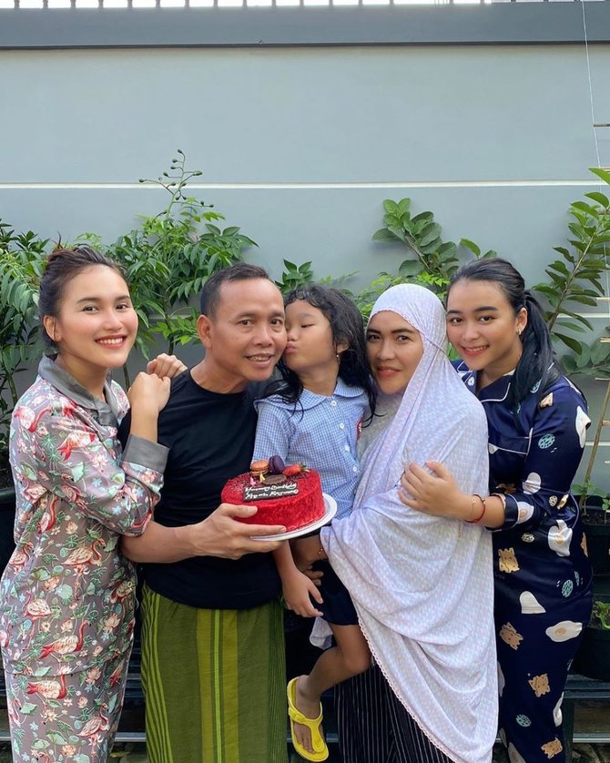 momen ulang tahun ayah ayu ting ting