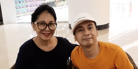 Tetap Cantik dan Awet Muda, Intip Potret Tetty Nasution Ibunda Raditya Dika