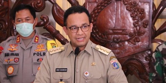 Transportasi Umum Dibatasi, Anies Perbolehkan Boncengan Asal Satu Keluarga