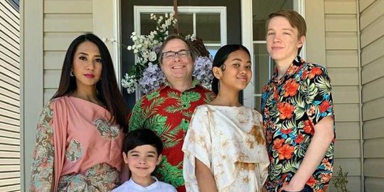 5 Potret Cut Memey Berada di Kanada, Kini Sibuk Urus Tiga Anak