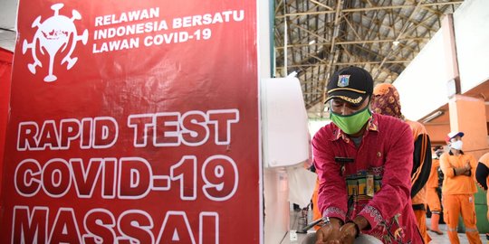 Sandiaga Uno Cek Rapid Test Covid-19 di Terminal Kampung Rambutan