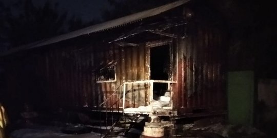 Gudang Suku Cadang di Terminal Barang Pulogebang Terbakar