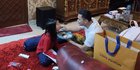 Potret Sirajuddin Suapi Makan Anaknya Pakai Tangan, Netizen Tanya Keberadaan Zaskia