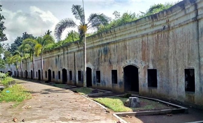 benteng pendem cilacap