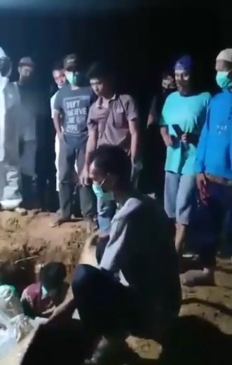 heboh jenazah pdp corona jatuh ke kubur