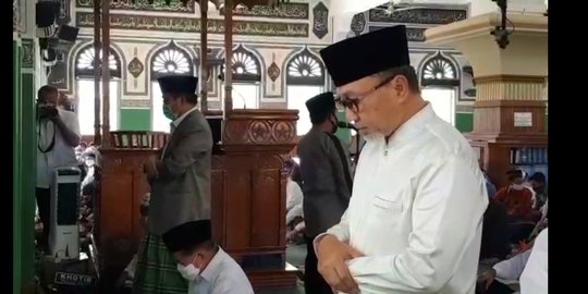 Salat Jumat di Masjid Al Azhar, JK Ditemani Ketum PAN Zulkifli Hasan