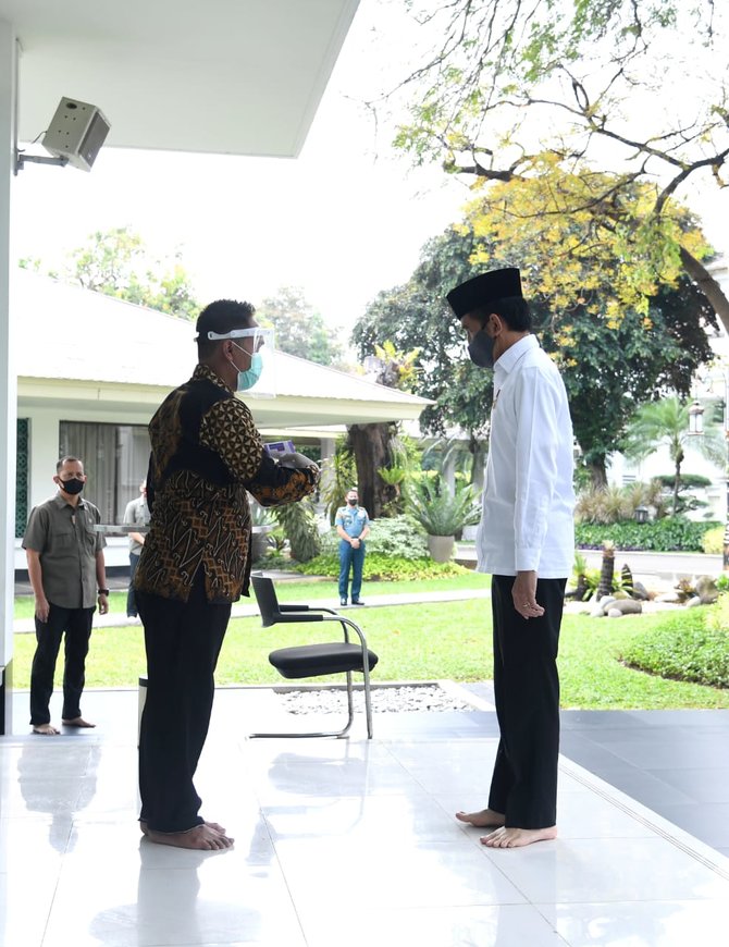 jokowi salat jumat