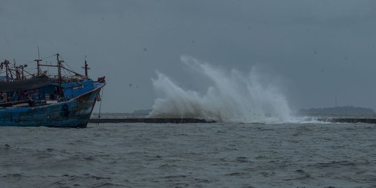 Banjir Rob Terjang Kompleks Pantai Mutiara, Warga Sebut Tanggul Jebol