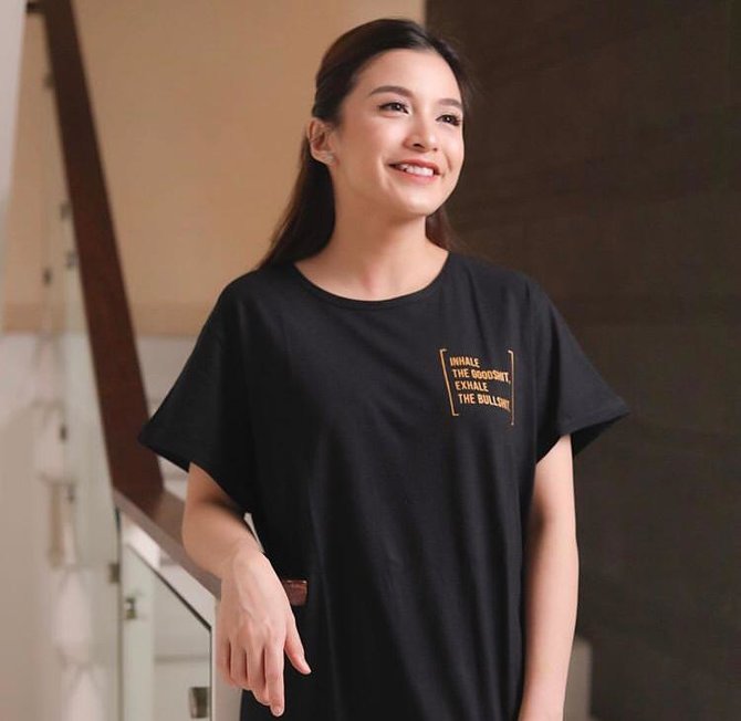 bergigi gingsul 10 seleb cantik ini selalu curi perhatian