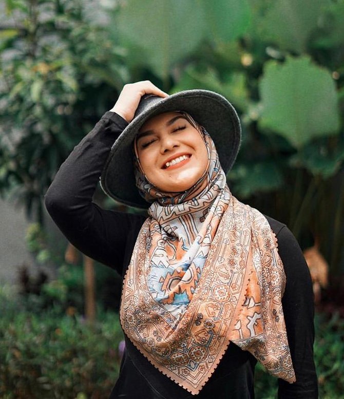bergigi gingsul 10 seleb cantik ini selalu curi perhatian