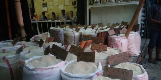 bantu warga terdampak covid-19, yili group sebar sembako ke 500 kk di tambora jakarta