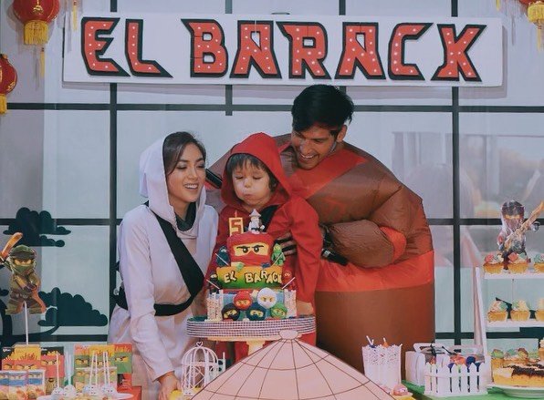 artis kenakan kostum saat anak ulang tahun