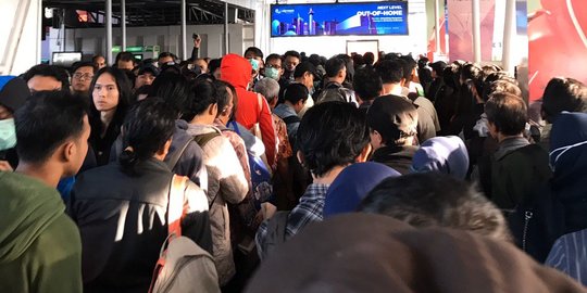 Perkantoran di DKI Mulai Buka, Terjadi Kepadatan Penumpang di Stasiun KRL Bogor
