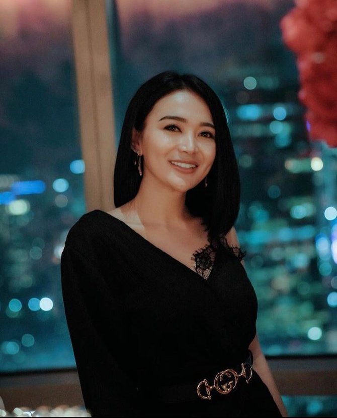 punya lesung pipi senyum manis 10 artis cantik ini sukses memikat hati