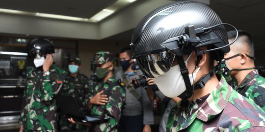 Lawan Corona, TNI AD Keluarkan Helm Deteksi Suhu Tubuh