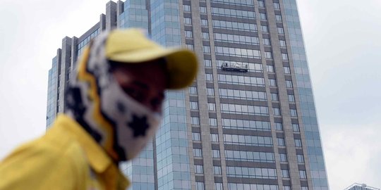 Jelang New Normal, Gedung Pencakar Langit Dibersihkan