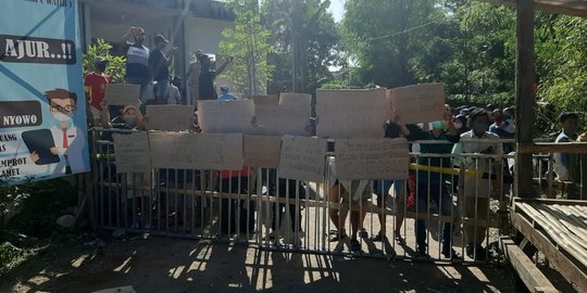 Sudah Isolasi Mandiri, Ratusan Warga Desa di Kediri Demo Tolak Rapid Test