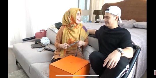 Citra Kirana Girang Banget Dapet Kado dari Rezky Aditya, Pas Dibuka Malah Nangis