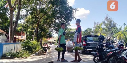 Bantu Orang Tua dan 6 Adik, Bocah SMP Ini Rela Berjualan Kacang Keliling dari Subuh