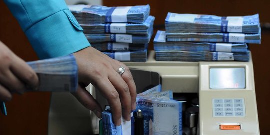 Rupiah Ditutup Melemah Tipis ke Posisi Rp13.890 per USD