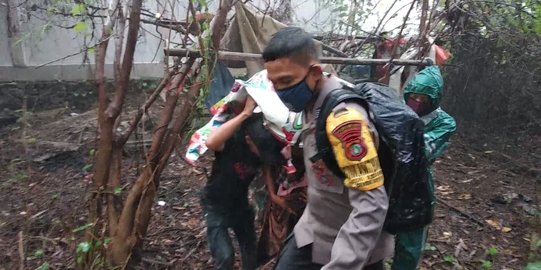 Kisah Bripka Achmad Haris & Serda Deni, Evakuasi Perempuan Melahirkan di Semak-Semak