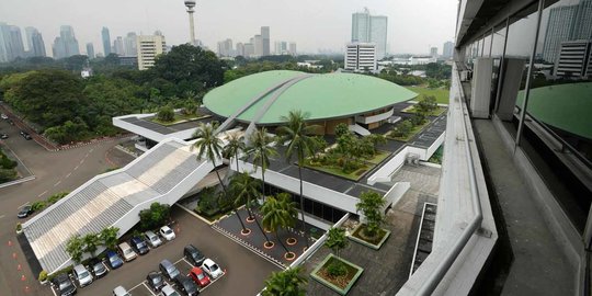 'Berdebat' Ambang Batas Masuk Senayan