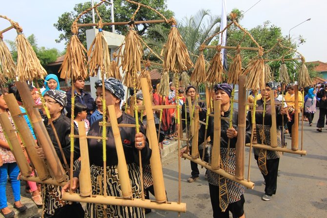 tradisi badeng khas garut