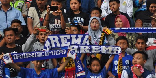 Cinta Banget Sama Singo Edan, Ini 40 Kata-Kata Mutiara Aremania Semangatnya Membara