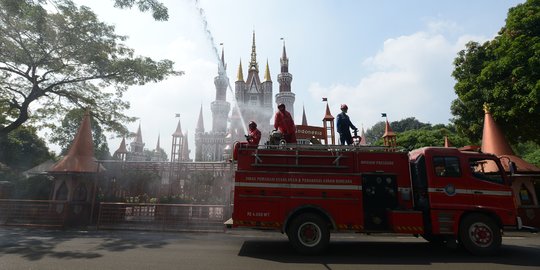 Sterilisasi TMII Jelang Dibuka Kembali