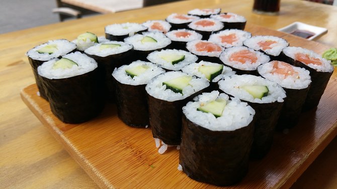 ilustrasi sushi