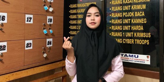 Heboh Foto Ria Ricis dengan Sejumlah Polisi Hingga Tulis Permintaan Maaf, Ada Apa?