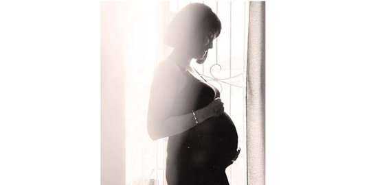 Bernuansa Hitam Putih, Ini 6 Potret Maternity Shoot Vanessa Angel Jelang Lahiran