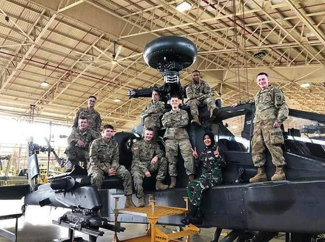 wanita pertama teknisi alutsista terbaru tni ad