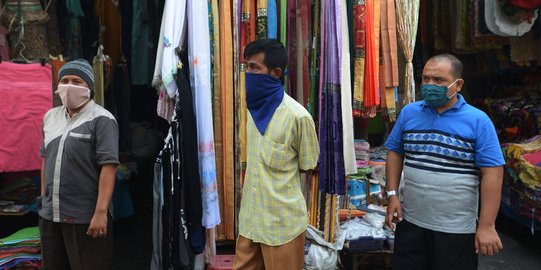 Petugas Imbau Pedagang dan Pengunjung Pasar Tradisional Wajib Pakai Masker