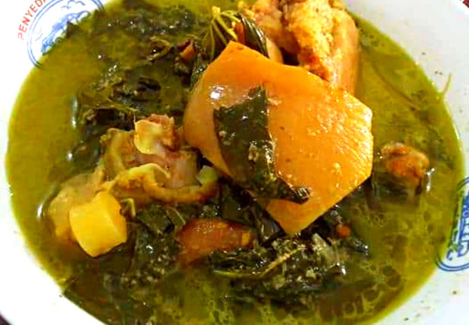 menyantap pagit pagit khas sumut kuliner berbahan dasar rumput dari usus sapi