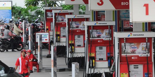 Mengapa Pertamina Belum Turunkan Harga BBM?