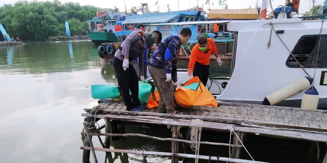 Jenazah ABK Berhasil Dievakuasi Setelah Berhari-hari Tertahan di Laut Karawang