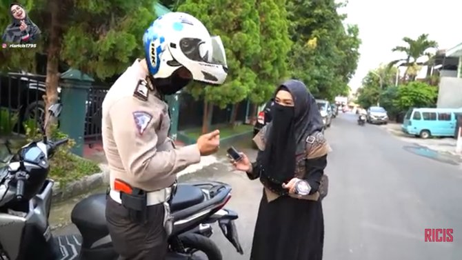 ria ricis ditilang polisi