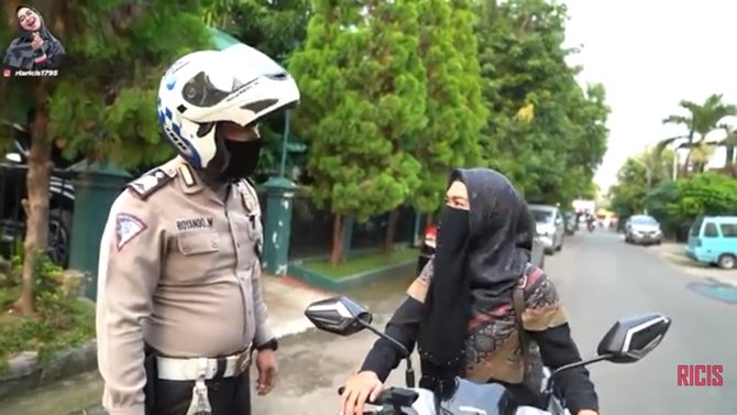 ria ricis ditilang polisi