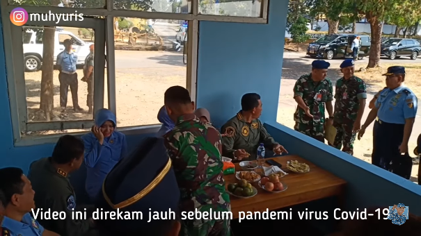 marsekal tni yuyu sutisna datang makan tempe