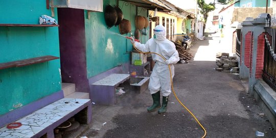 Jelang Kedatangan Santri, Sejumlah Pesantren di Jember Disemprot Disinfektan