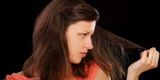 8 Cara Meluruskan Rambut Secara Alami, Cepat dan Mudah Dilakukan