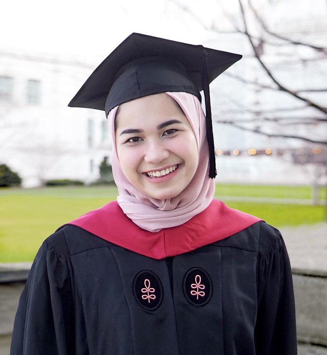 nadhira hijabers lulusan harvard