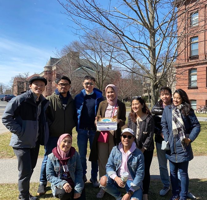 nadhira hijabers lulusan harvard