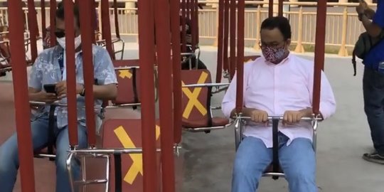 Pastikan Terapkan Protokol Kesehatan di Ancol, Anies Naik Wahana Ontang-Anting