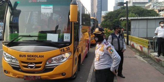 Pemprov DKI Pastikan Bus Sekolah Penjemput Penumpang KRL Gratis