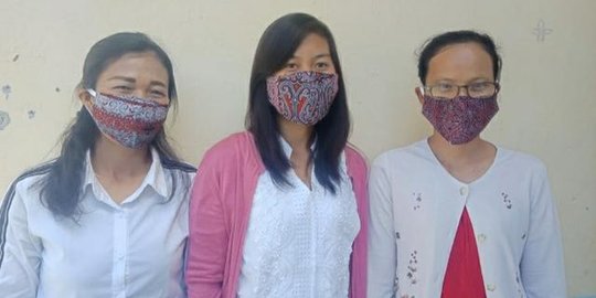 Unik dan Kreatif, Warga Desa Ini Bikin Masker Kain Motif Khas Batak